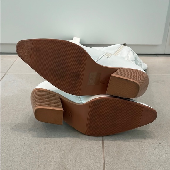 New White Leather Western-Style Women's Boots - Picture 12 of 15